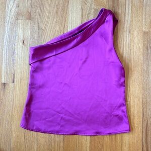 One shoulder top